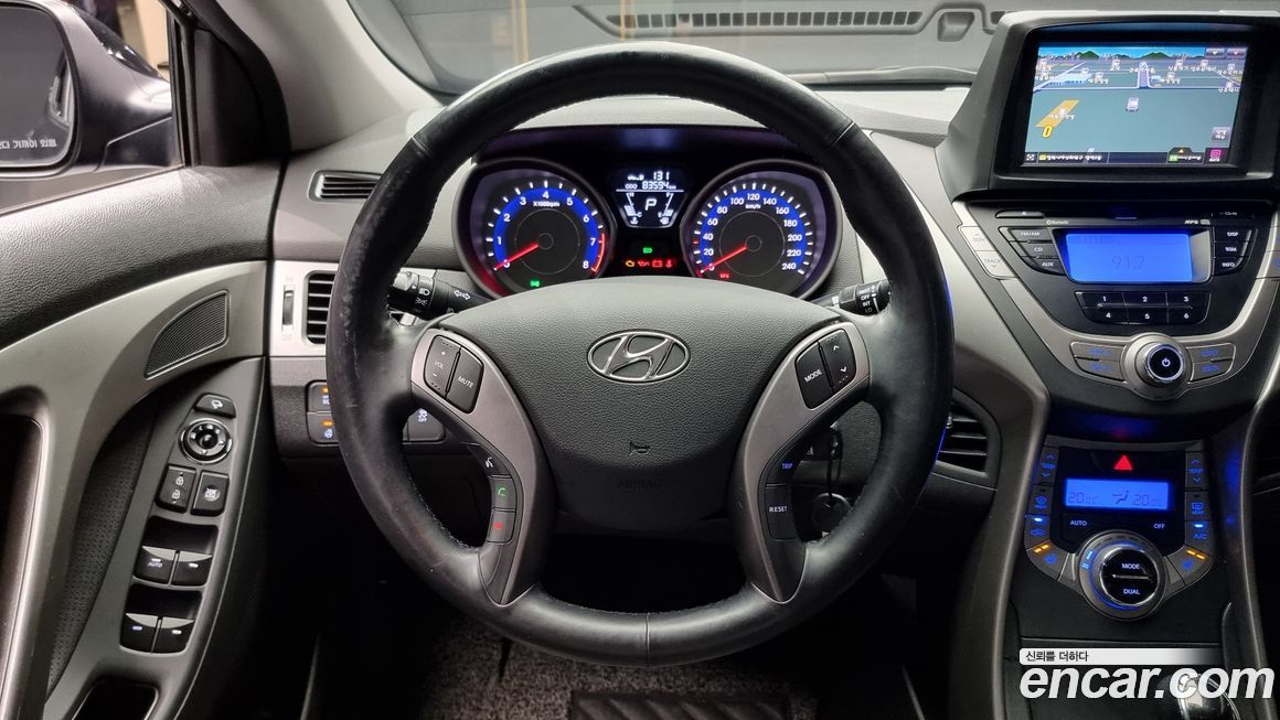 Hyundai AVANTE 2013