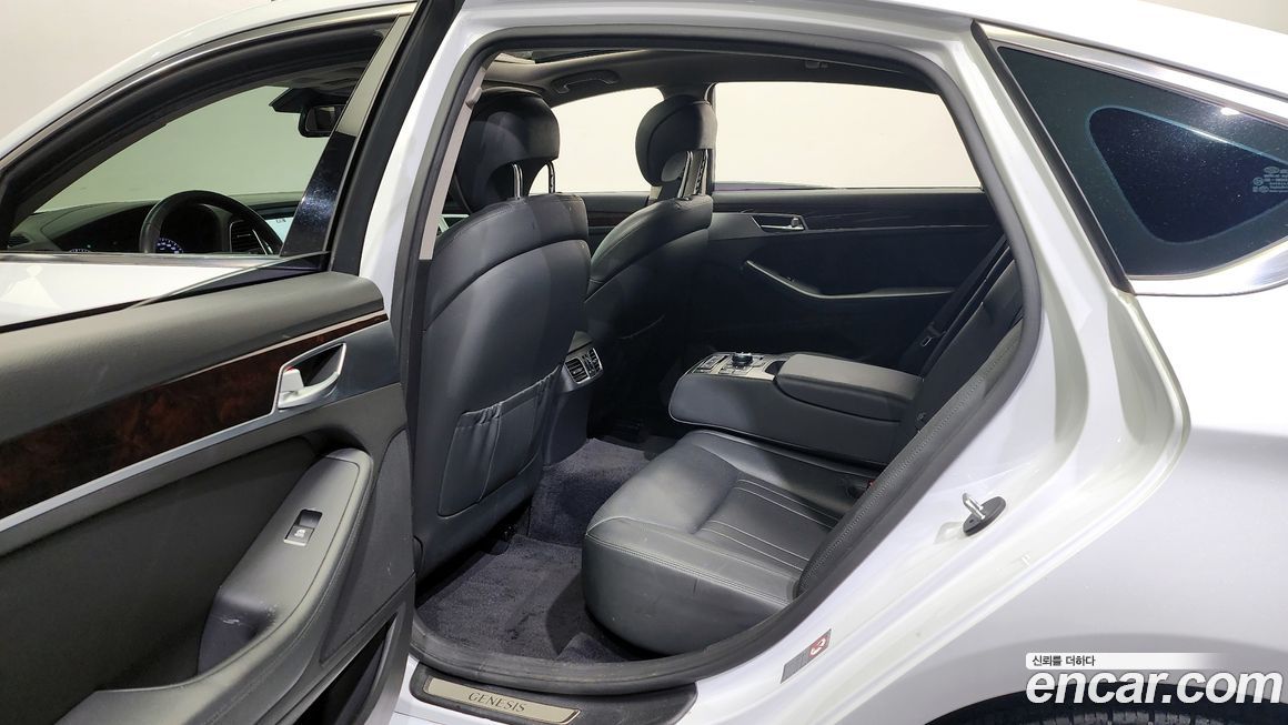 Hyundai Genesis 2015