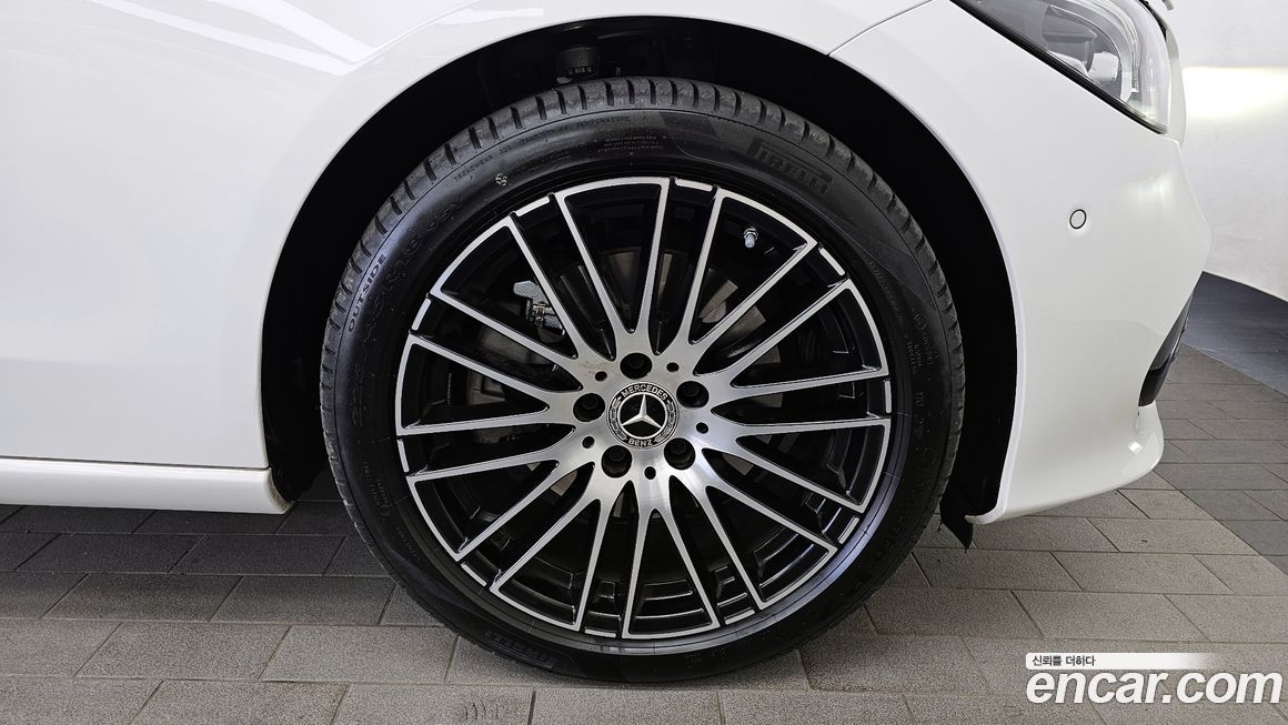 Mercedes-Benz C-Class 2024