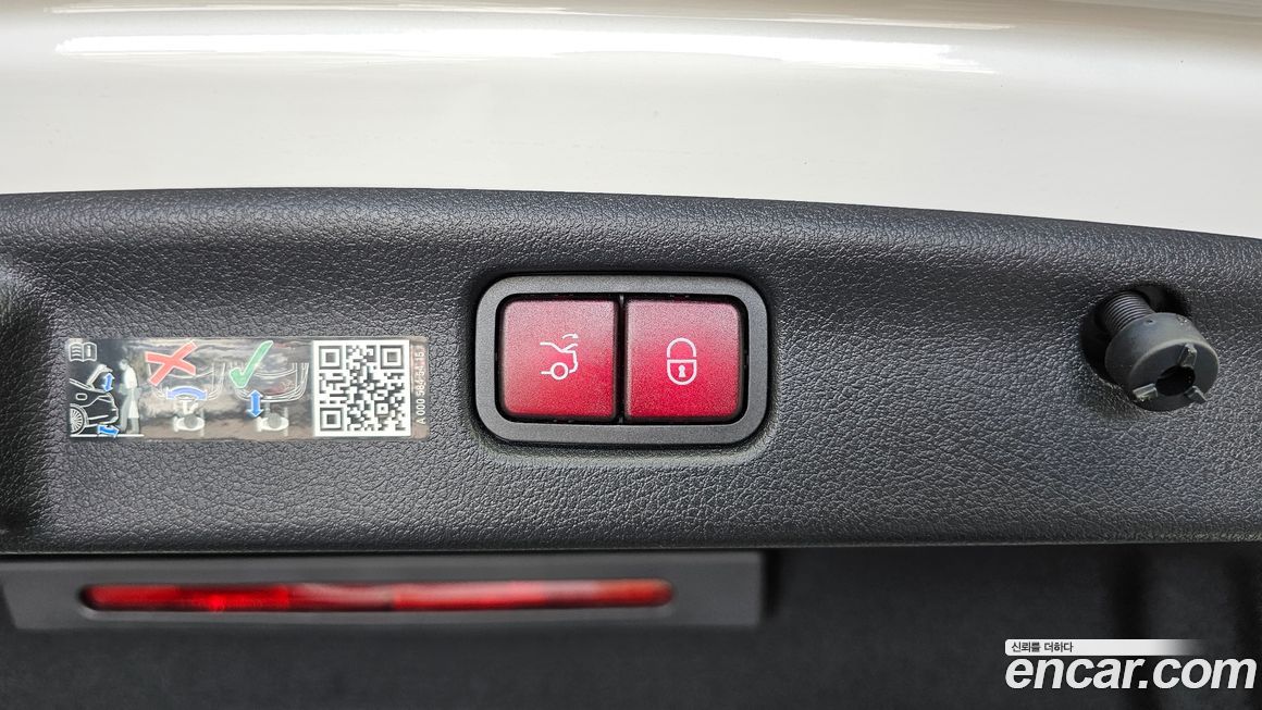 Mercedes-Benz C-Class 2024