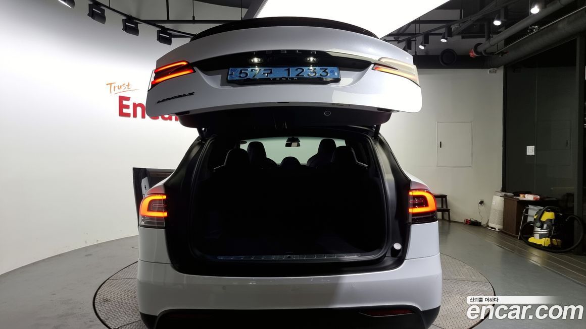 Tesla Model X 2018