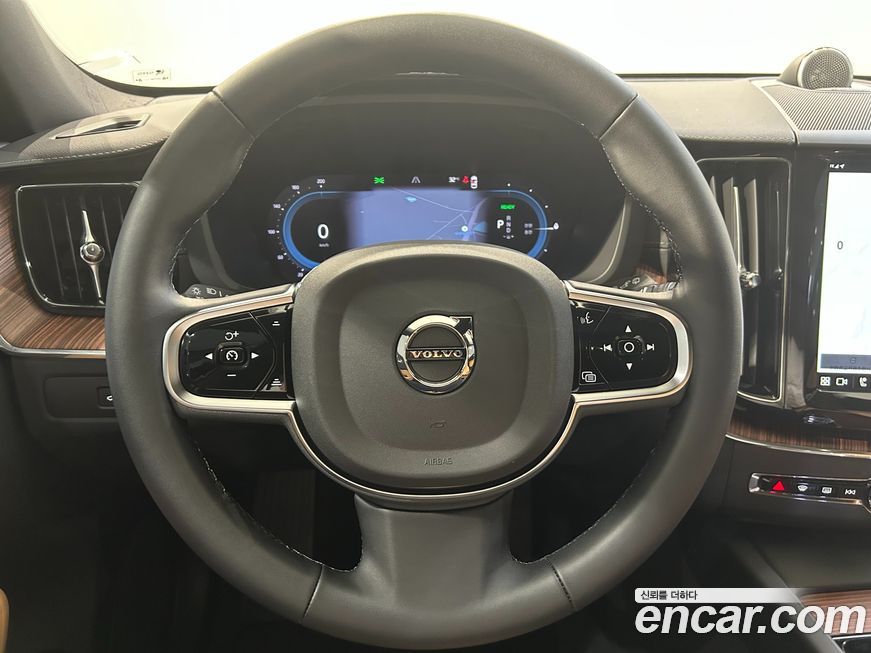 Volvo XC60 2025