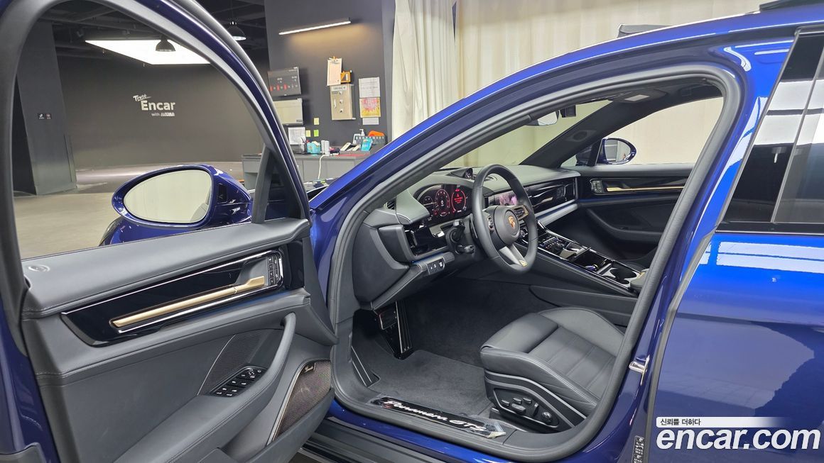 Porsche Panamera 2025