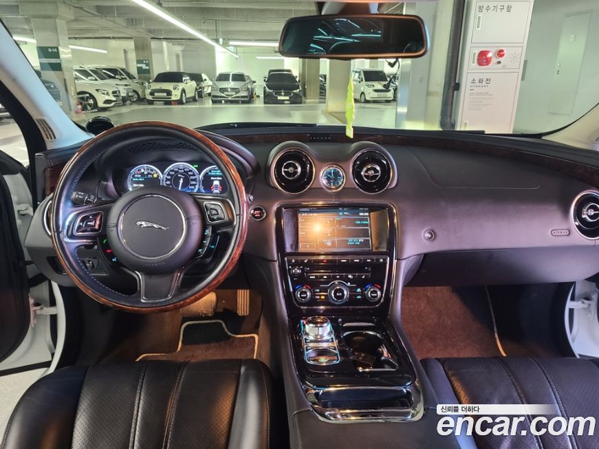 Jaguar XJ 2013