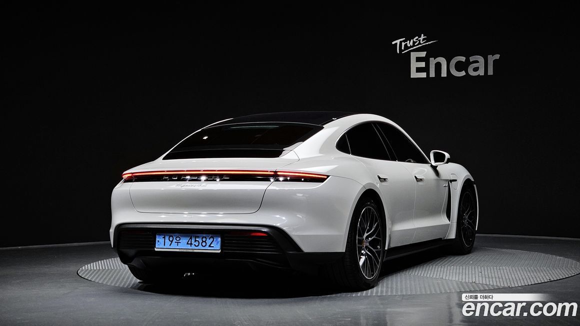 Porsche Taycan 2023