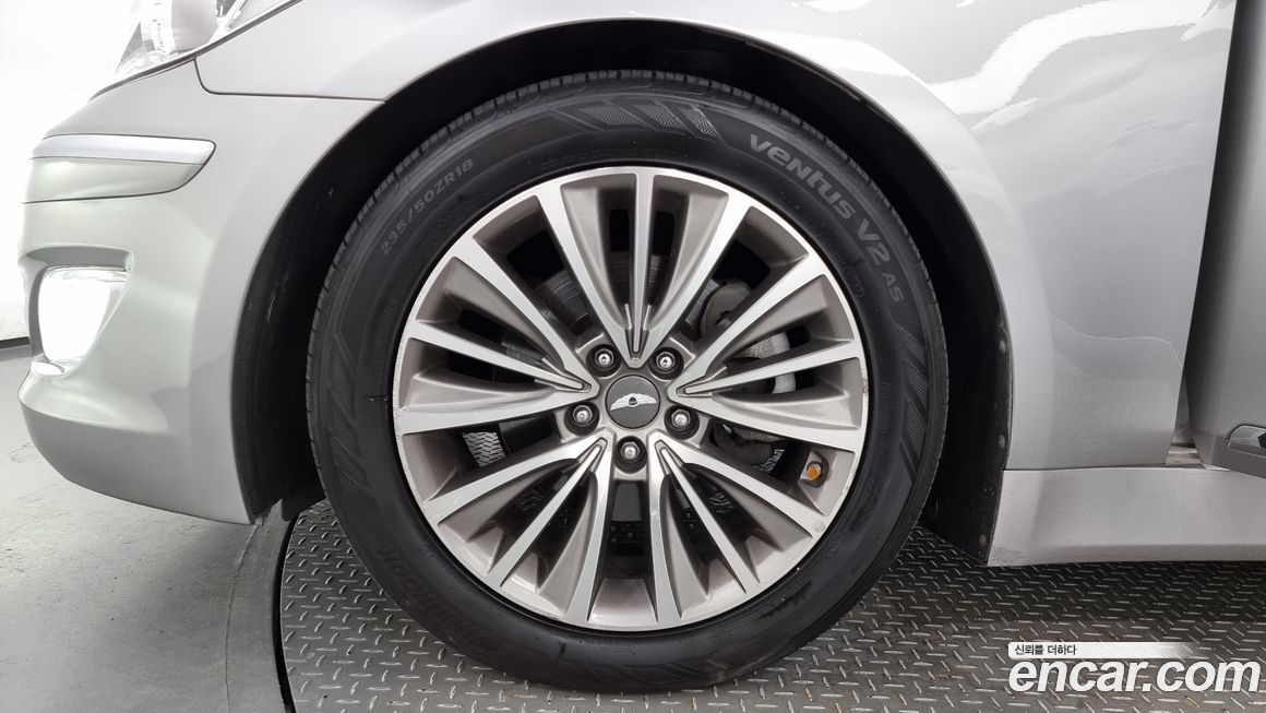 Hyundai Genesis 2013