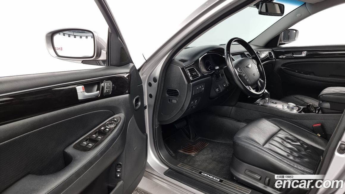 Hyundai Genesis 2013