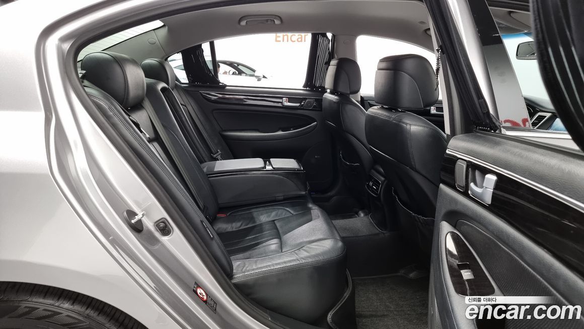 Hyundai Genesis 2013