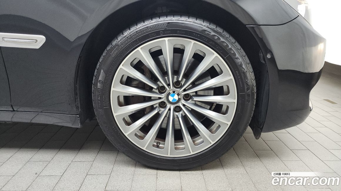 BMW 7-Series 2011