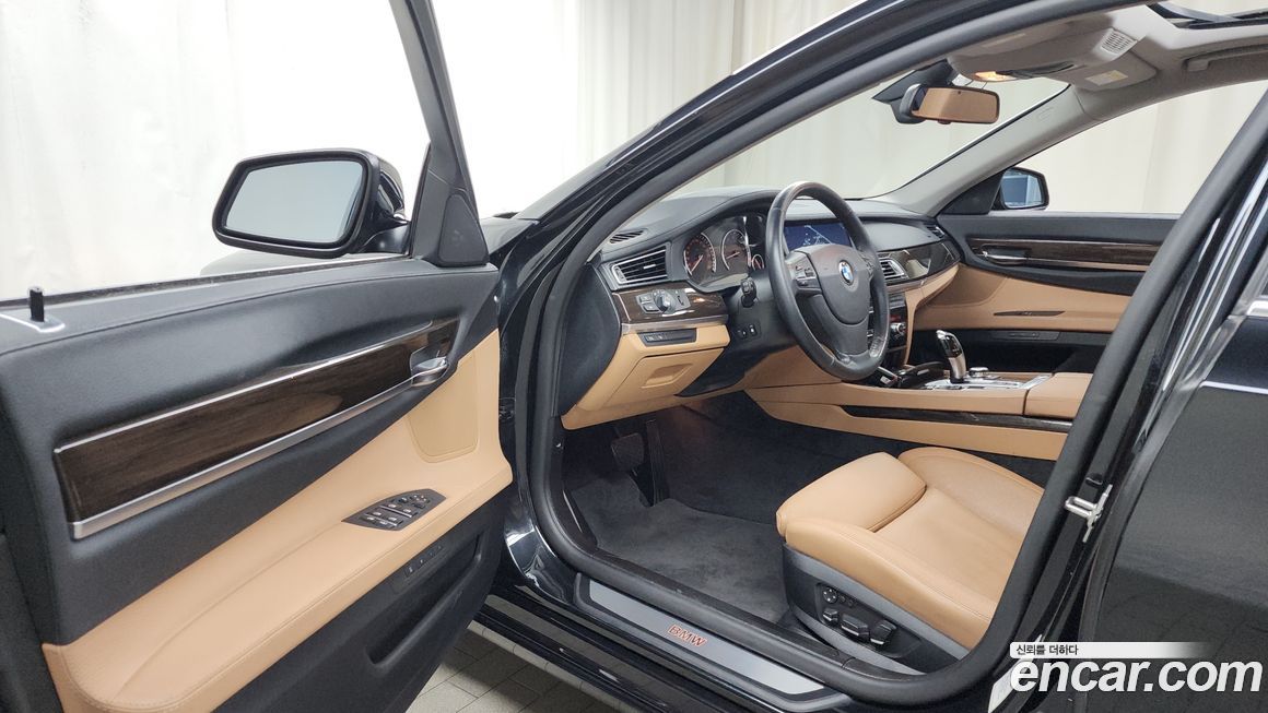 BMW 7-Series 2011