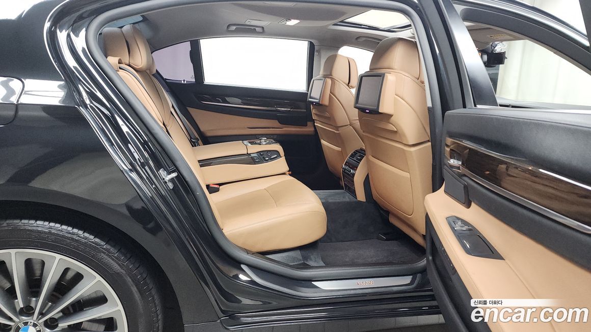 BMW 7-Series 2011