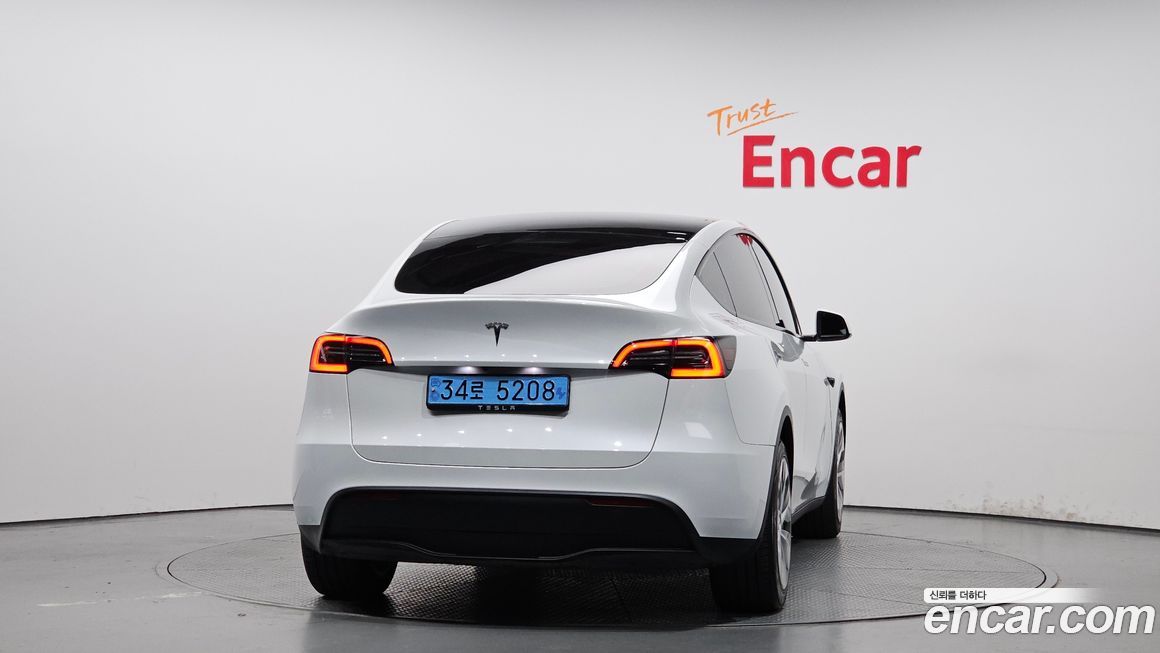 Tesla Model Y 2023