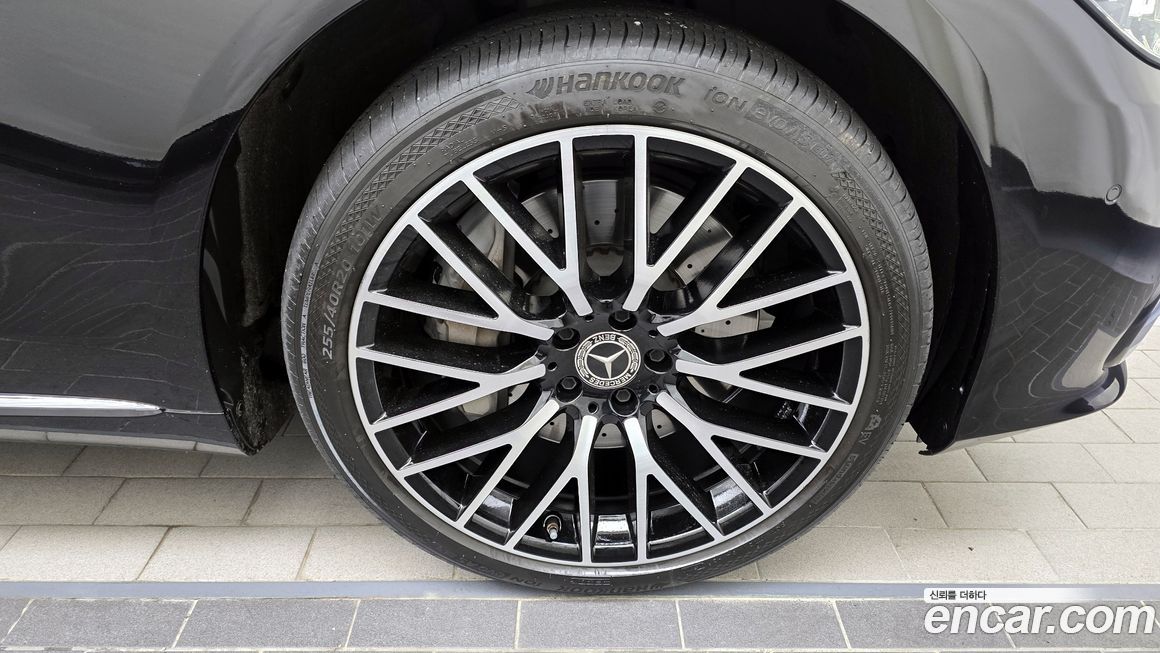 Mercedes-Benz S-Class 2024