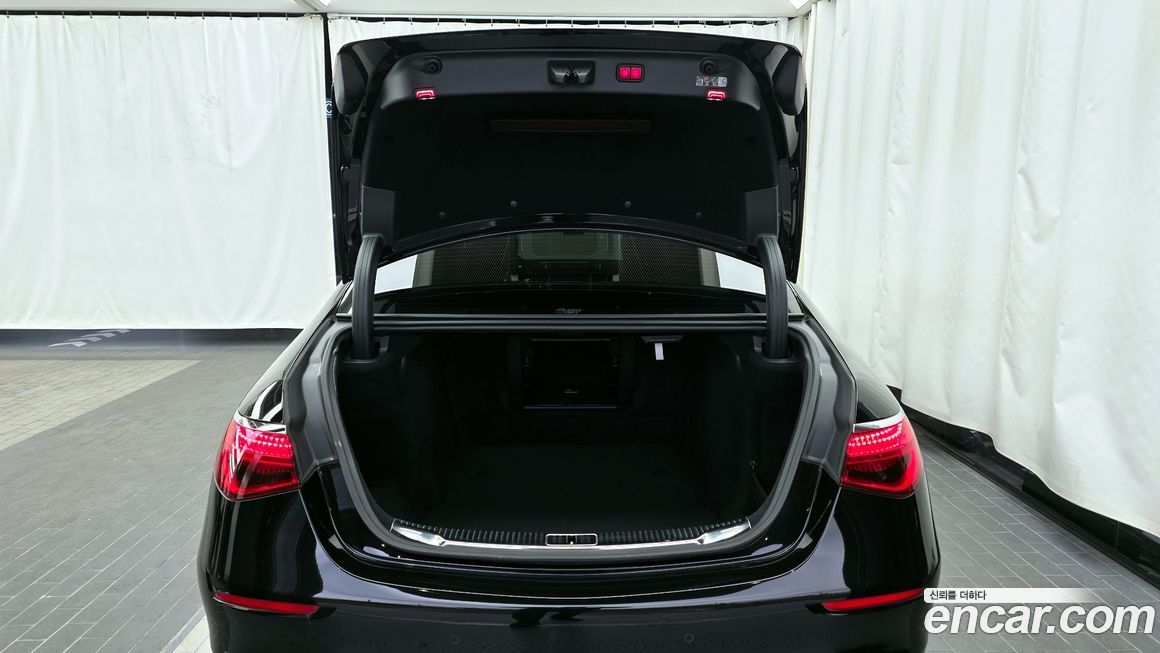 Mercedes-Benz S-Class 2024