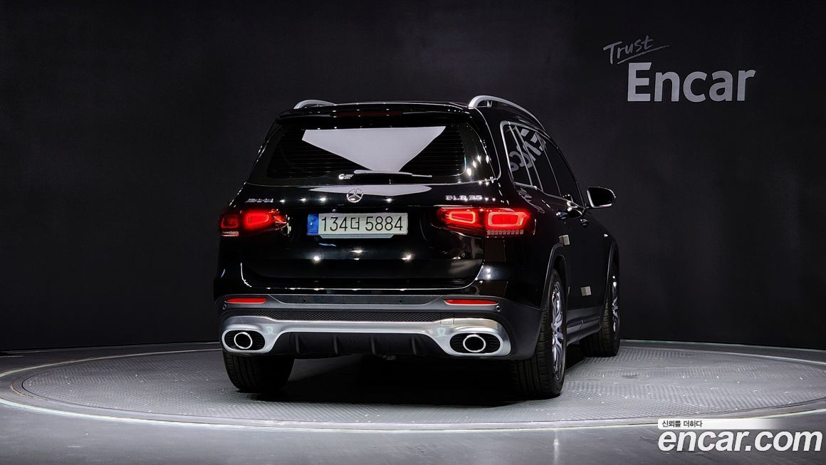 Mercedes-Benz GLB-Class 2023