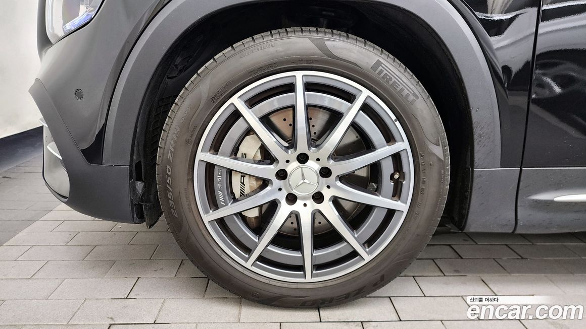 Mercedes-Benz GLB-Class 2023