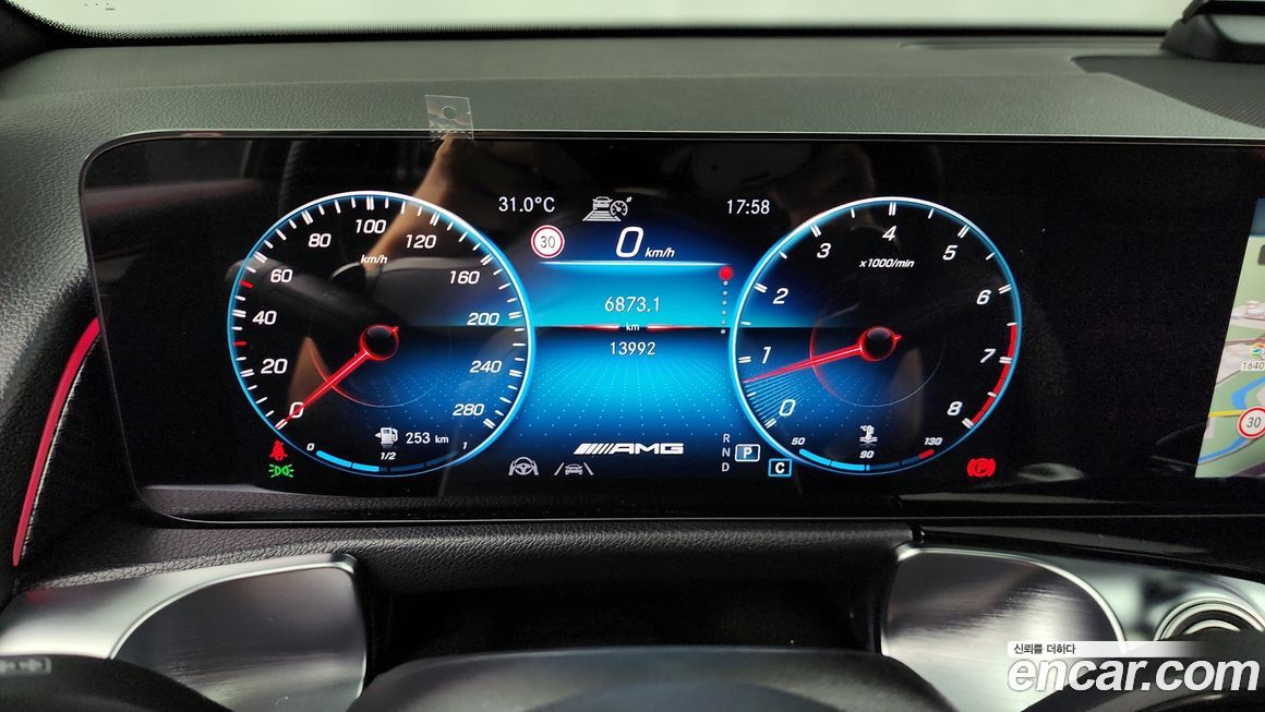 Mercedes-Benz GLB-Class 2023