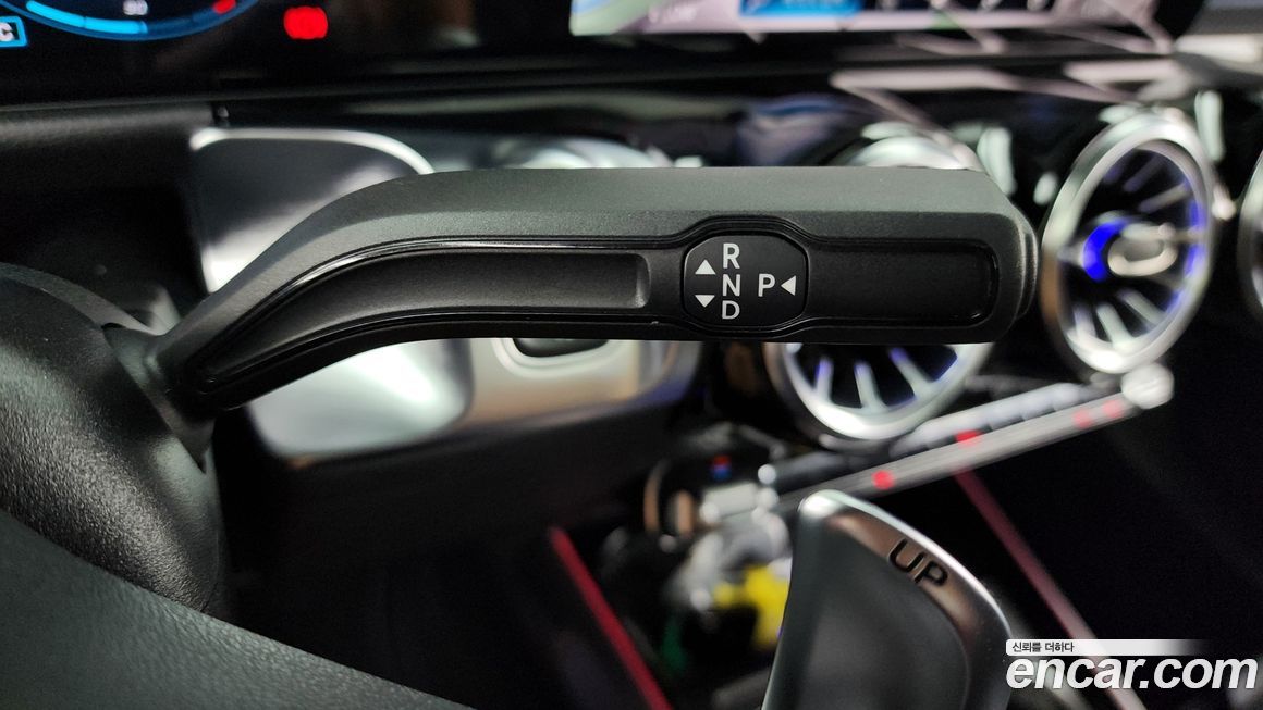 Mercedes-Benz GLB-Class 2023