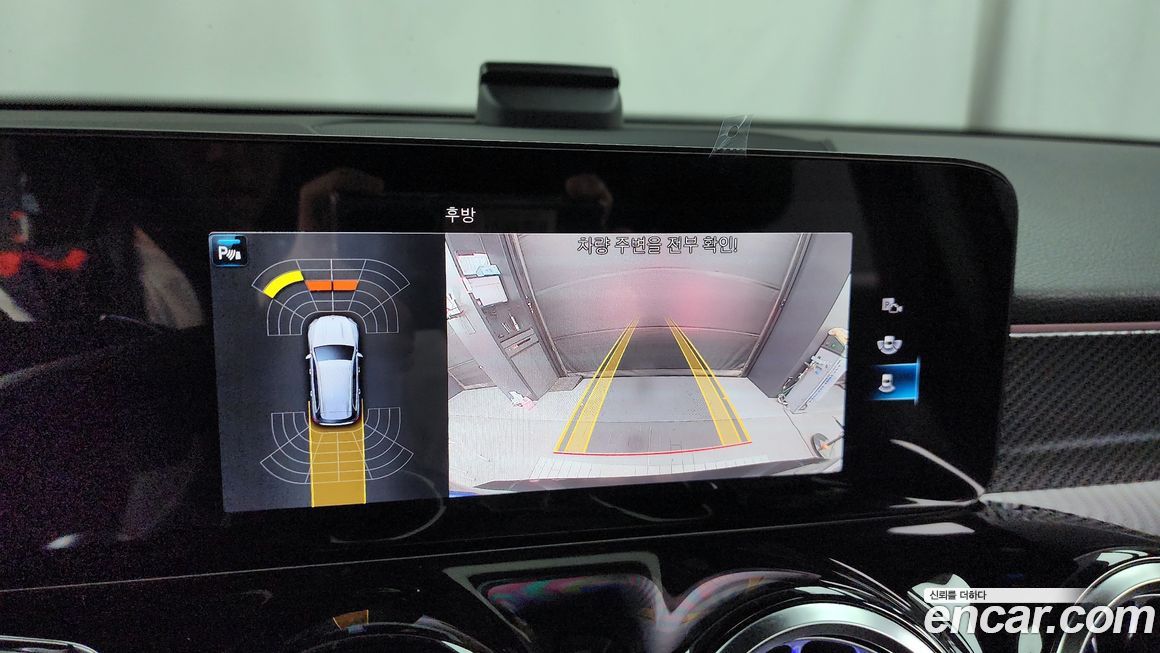 Mercedes-Benz GLB-Class 2023