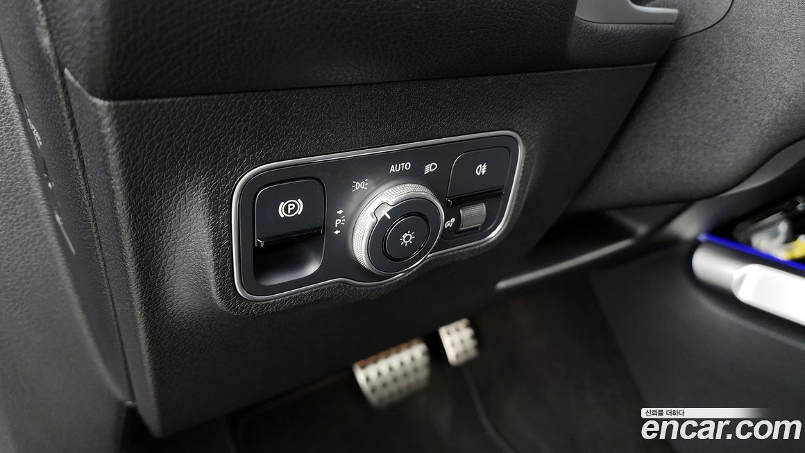 Mercedes-Benz GLB-Class 2023