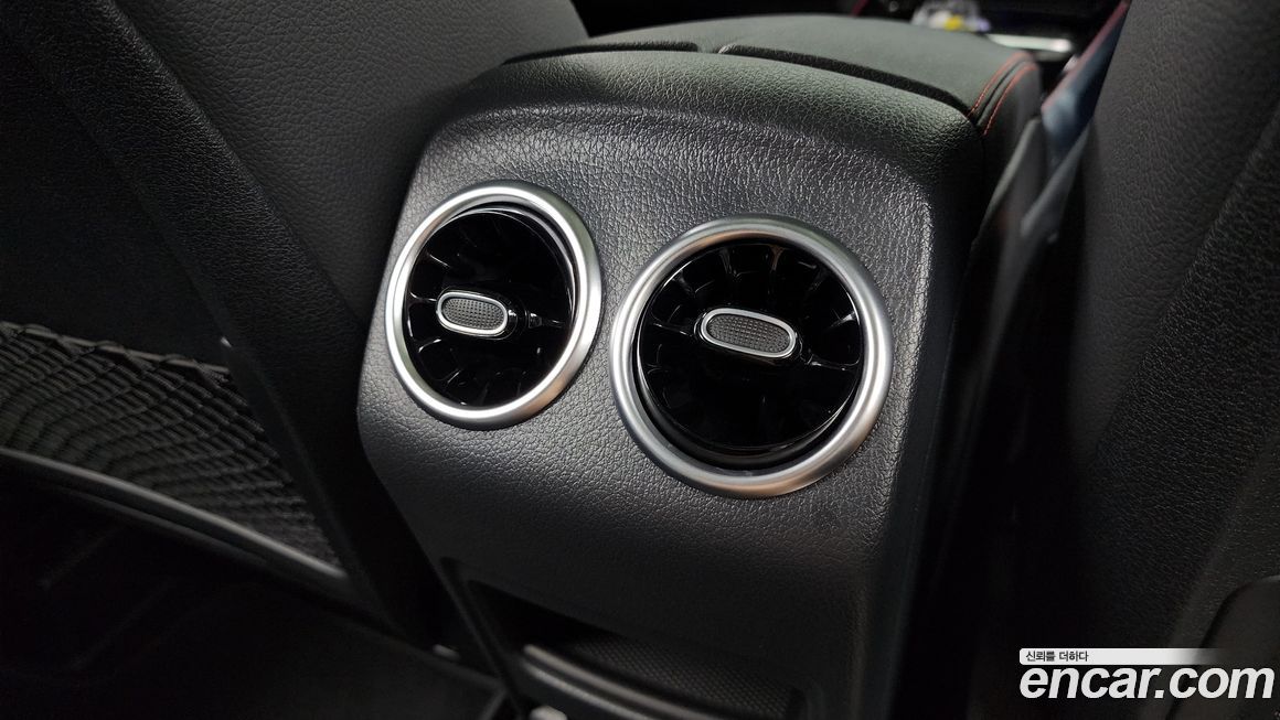 Mercedes-Benz GLB-Class 2023