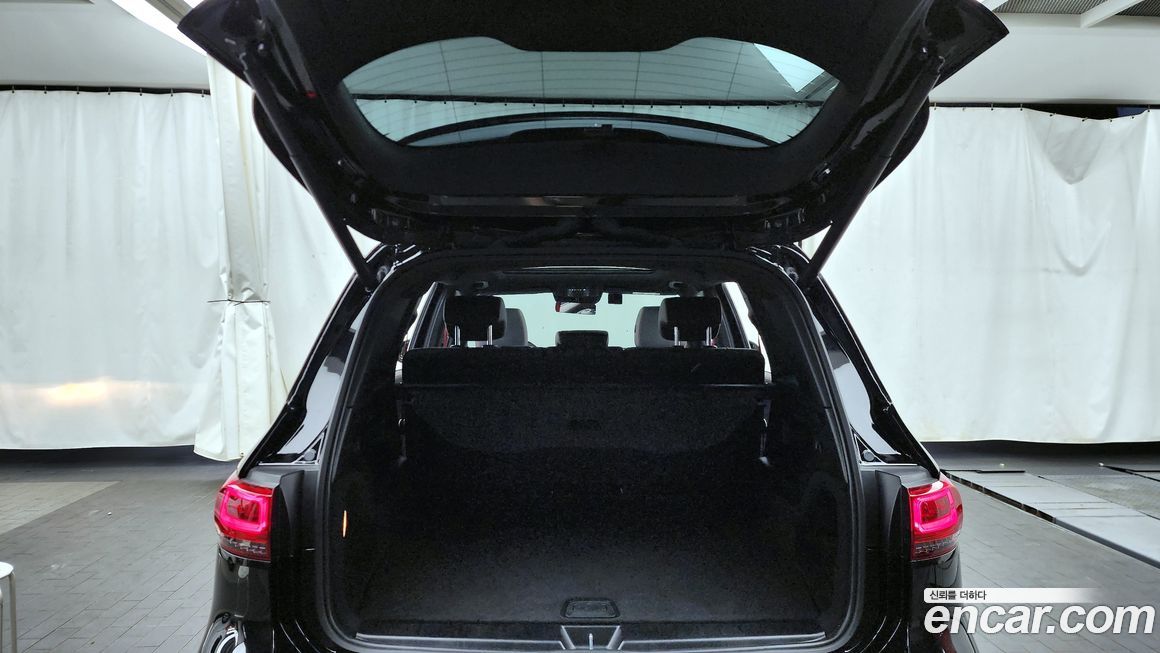 Mercedes-Benz GLB-Class 2023