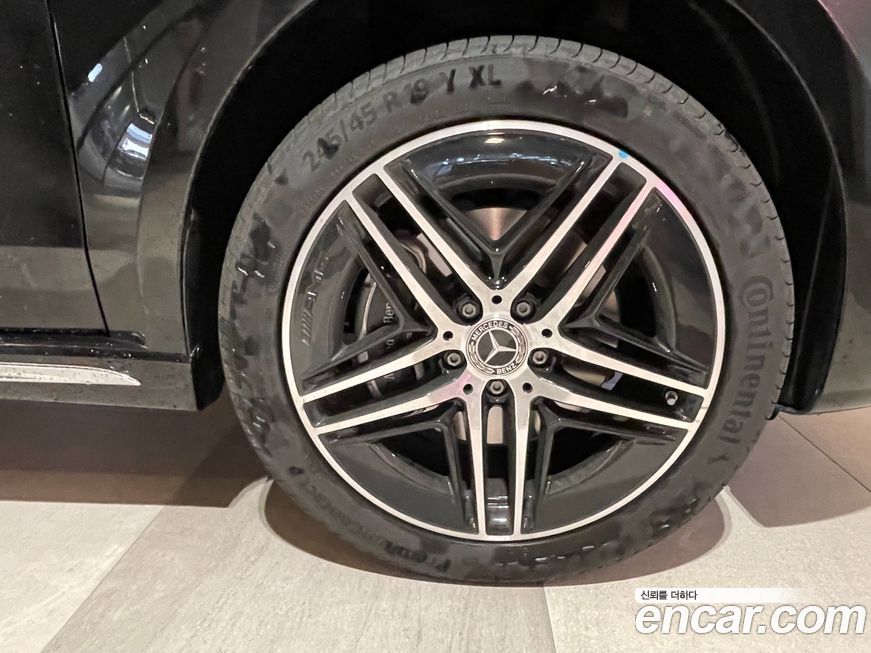 Mercedes-Benz V-Class 2025