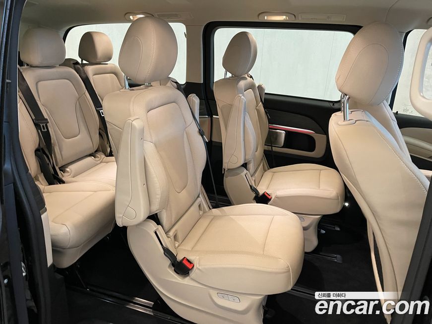 Mercedes-Benz V-Class 2025