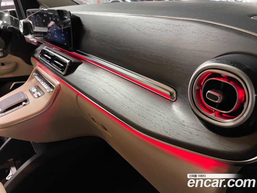 Mercedes-Benz V-Class 2025