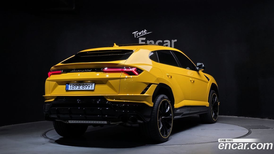 Lamborghini Urus 2024