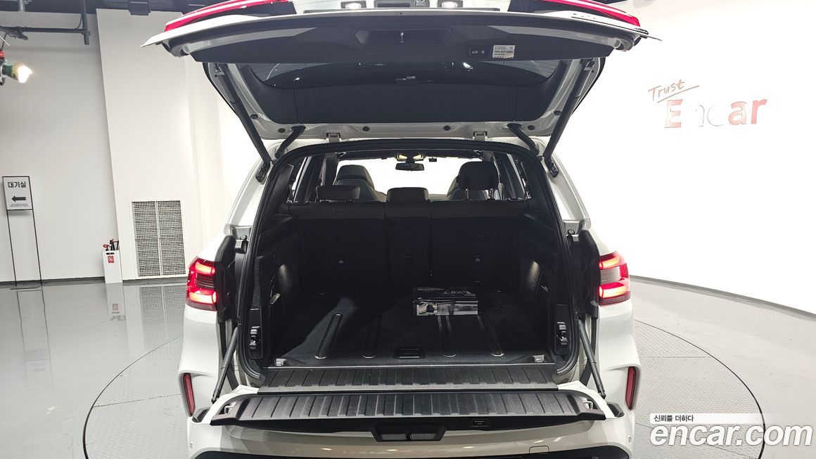 BMW X5M 2023