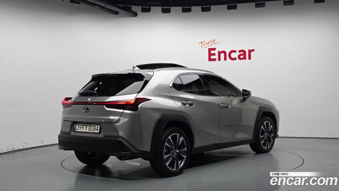 Lexus UX 2024