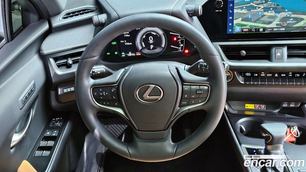 Lexus UX 2024