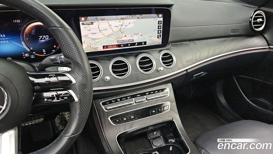 Mercedes-Benz E-Class 2021