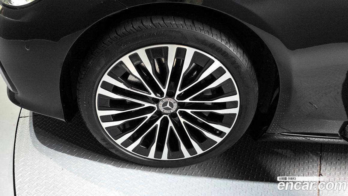 Mercedes-Benz S-Class 2023