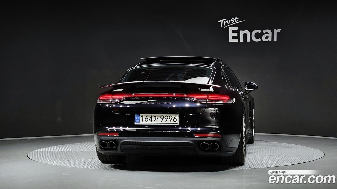 Porsche Panamera 2023