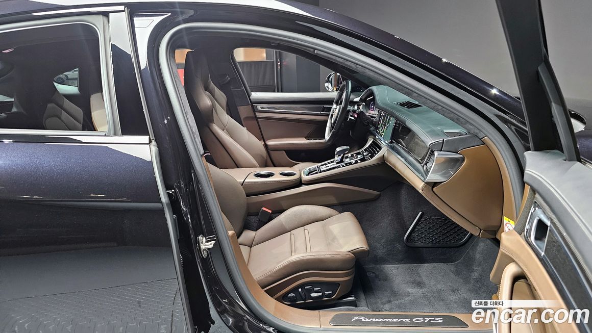 Porsche Panamera 2023