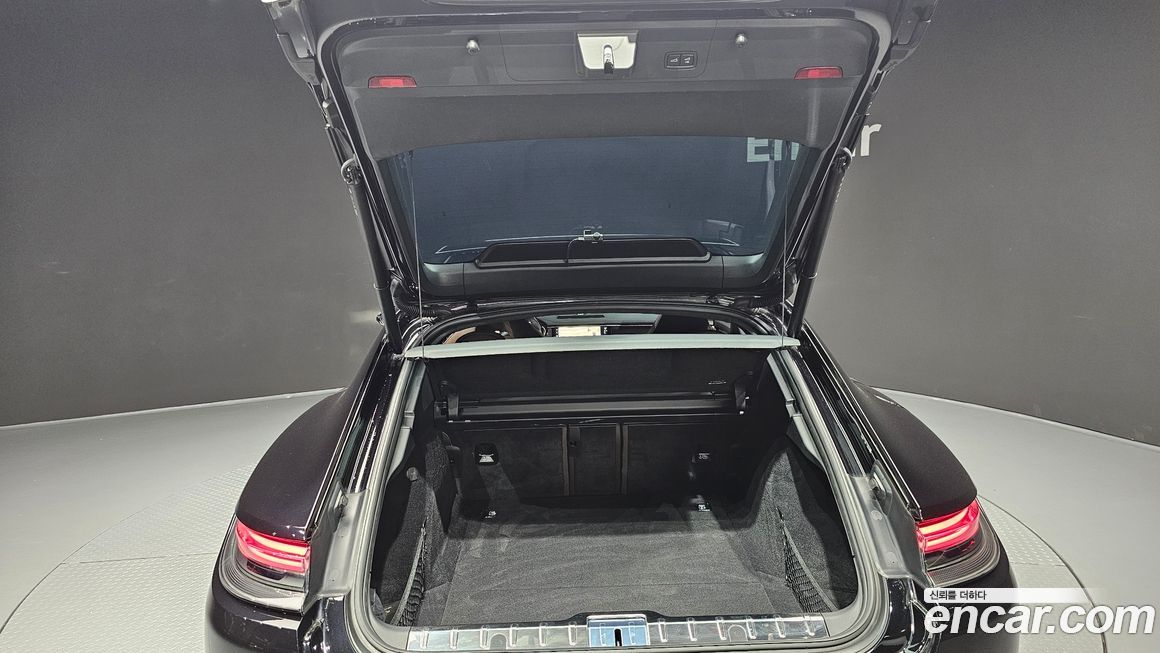 Porsche Panamera 2023