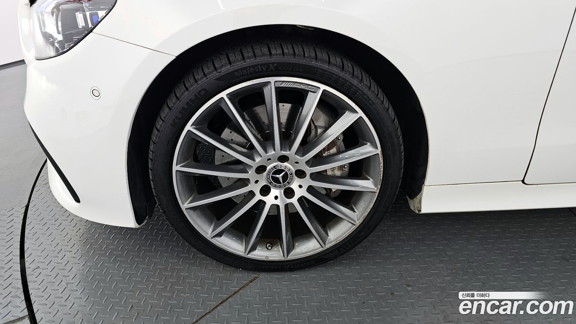 Mercedes-Benz E-Class 2022