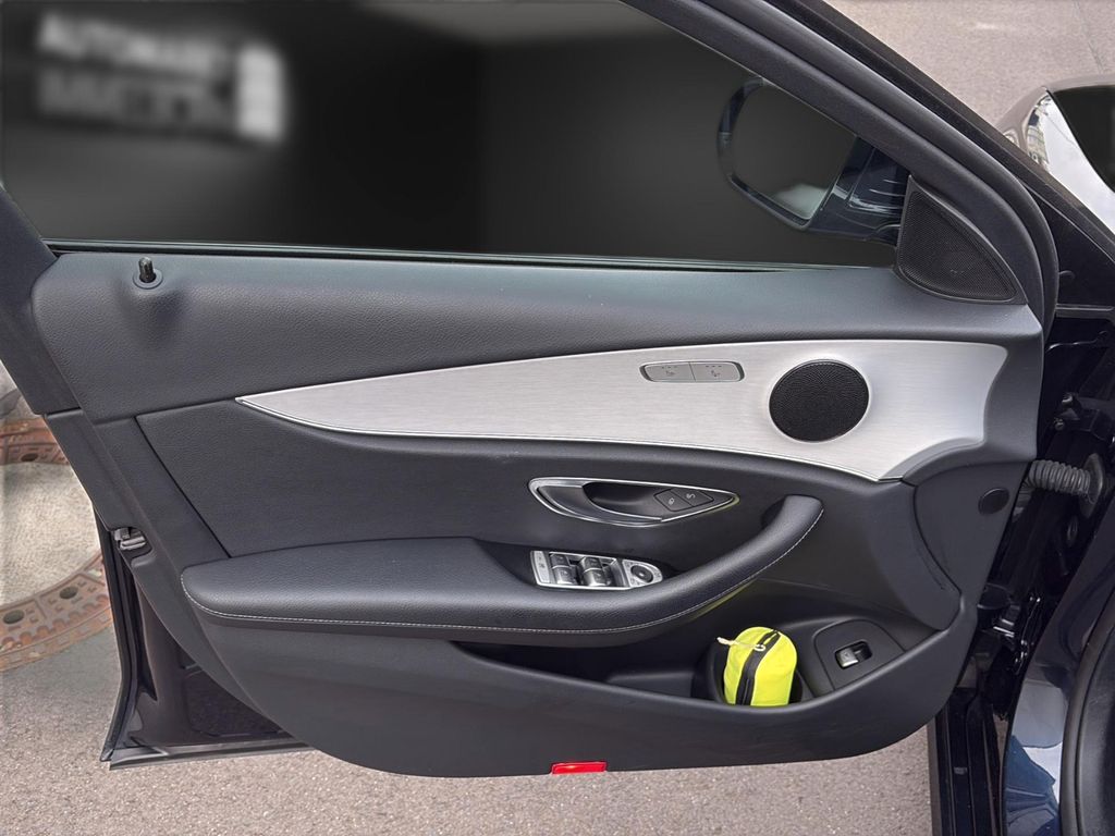 Mercedes-Benz E 300 2022