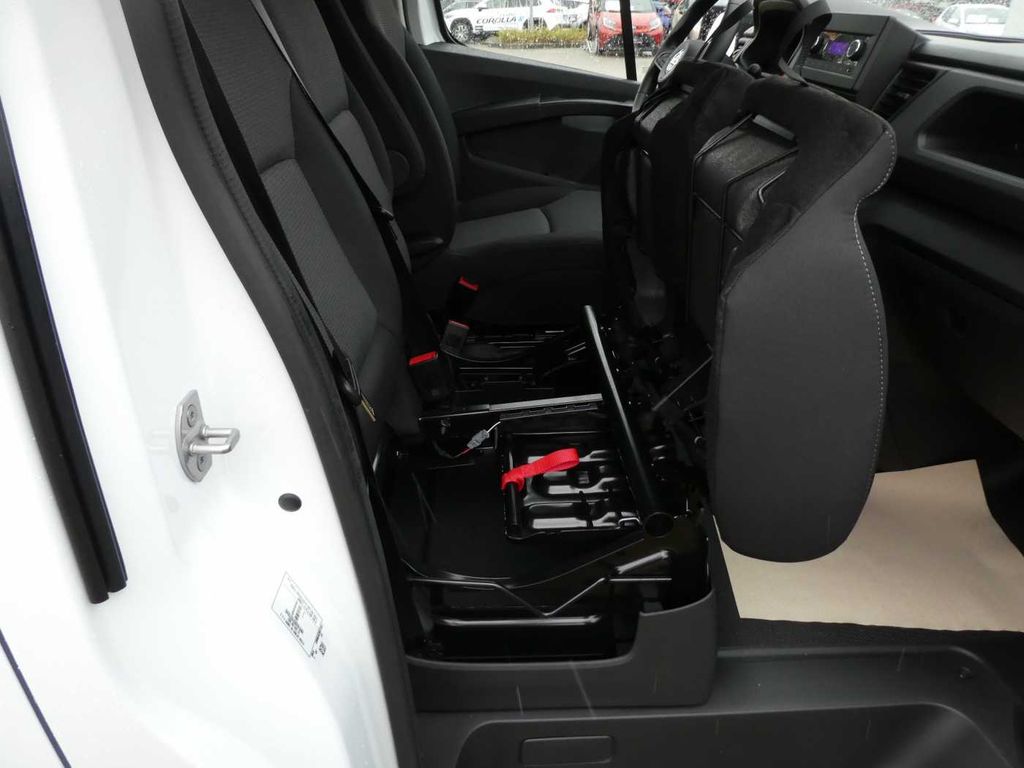 Nissan Primastar 2025