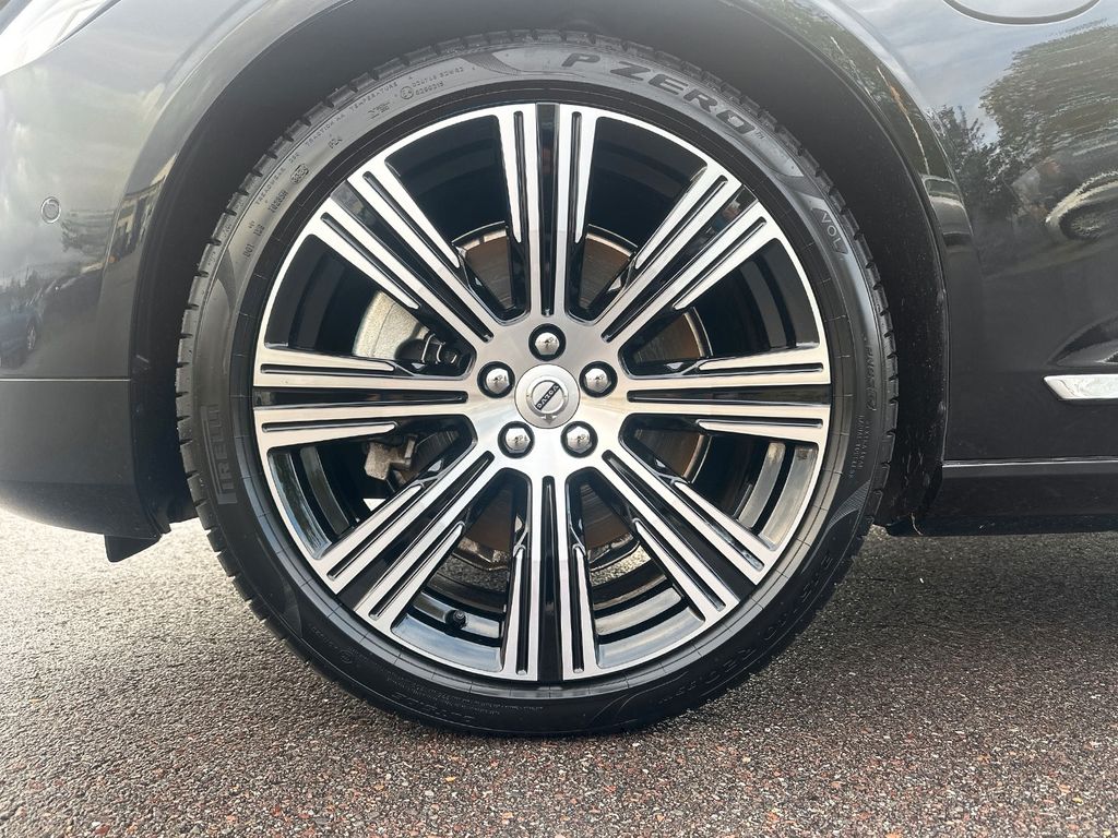 Volvo V90 2025