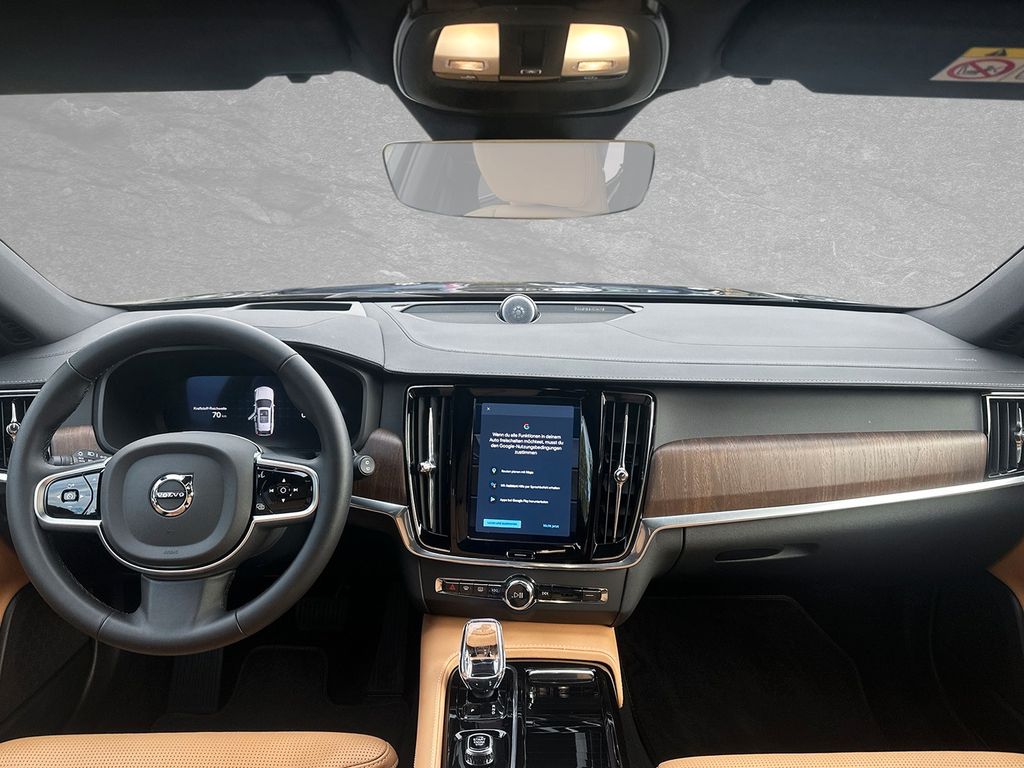 Volvo V90 2025