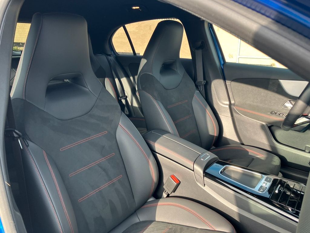 Mercedes-Benz A 220 2024