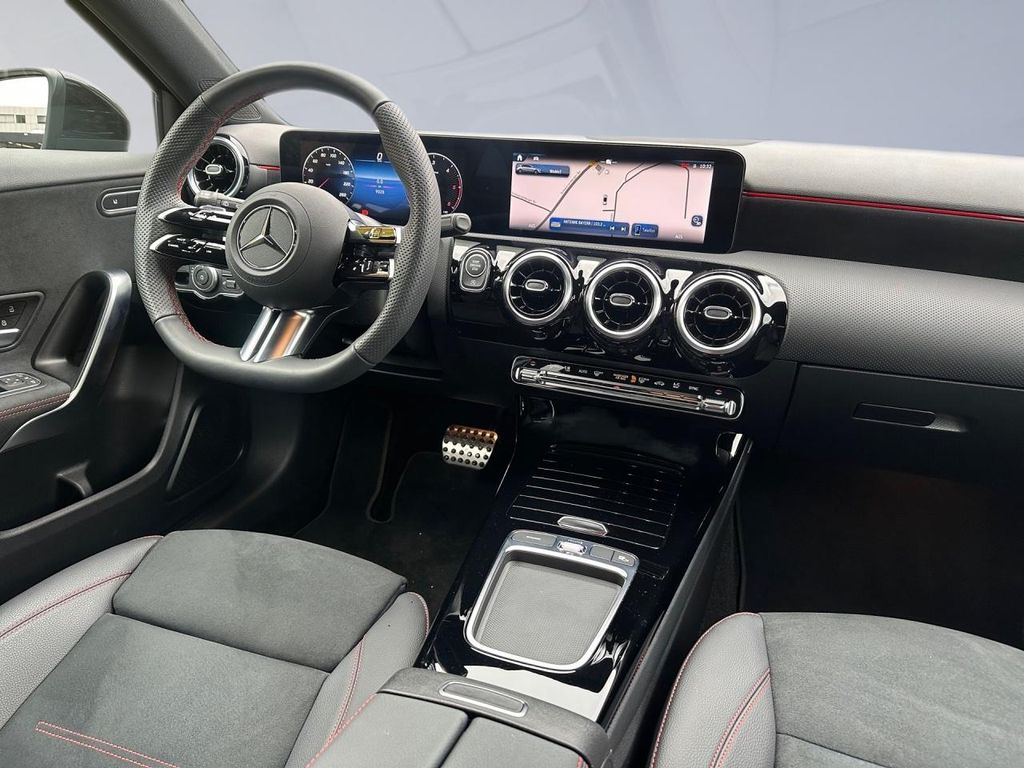 Mercedes-Benz A 180 2025