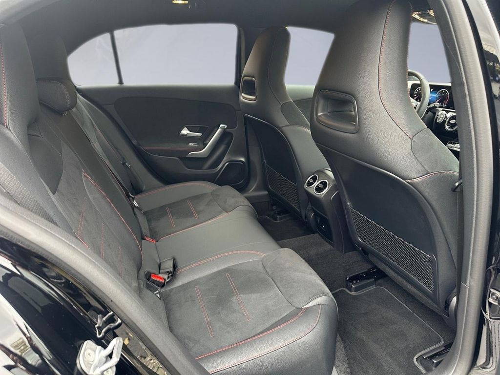 Mercedes-Benz A 180 2025