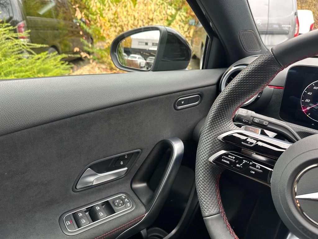 Mercedes-Benz A 180 2025