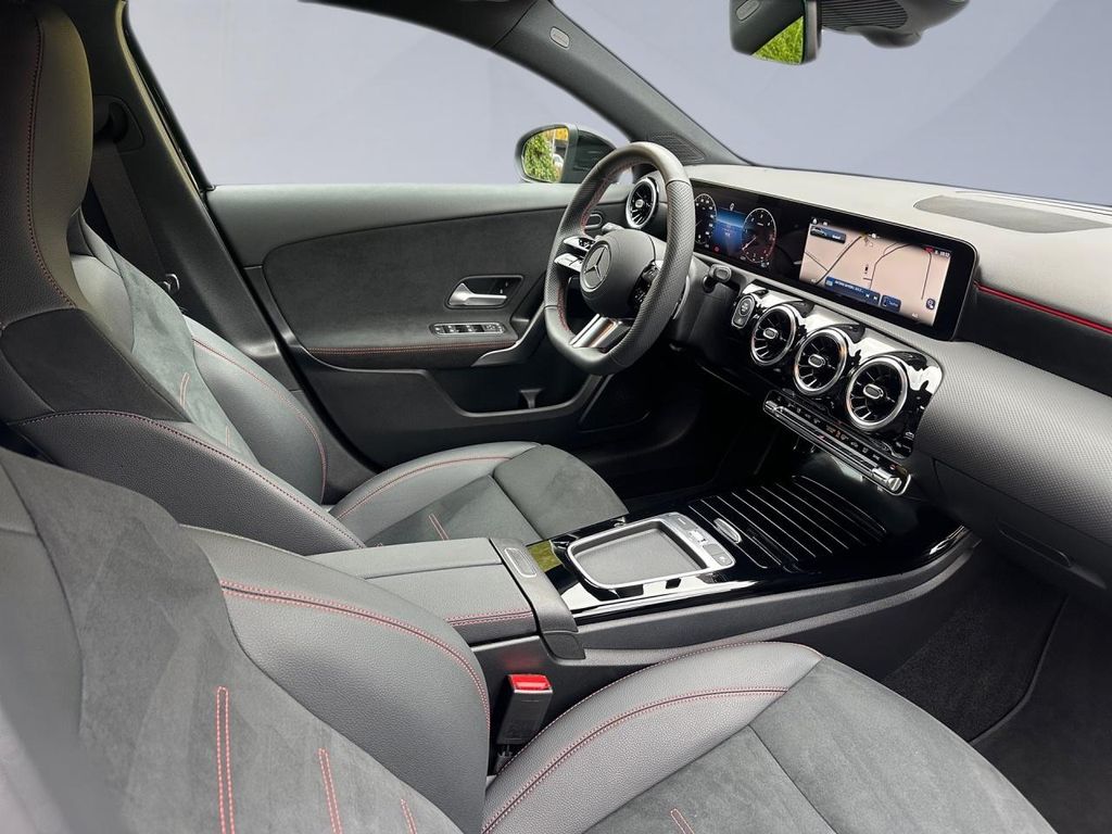 Mercedes-Benz A 180 2025