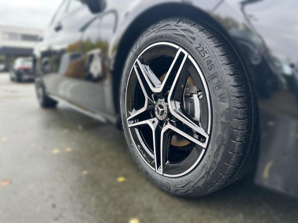 Mercedes-Benz A 180 2025