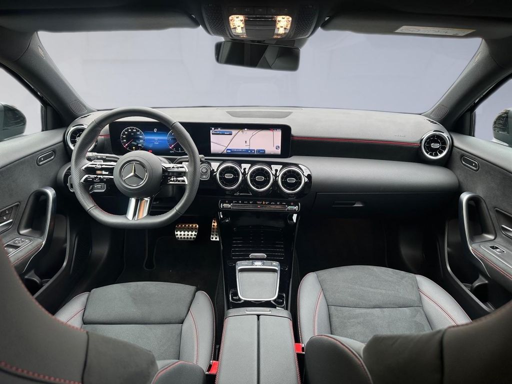Mercedes-Benz A 180 2025